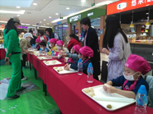 青島永旺七色花體驗營拉開帷幕—合肥路永旺廣場店小小面點師職業(yè)初體驗！