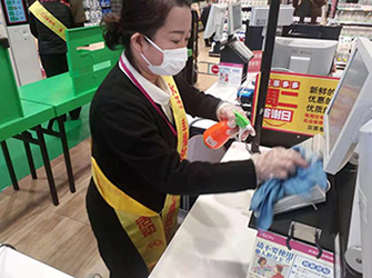 每天定時(shí)對(duì)店鋪進(jìn)行嚴(yán)格的消毒管理