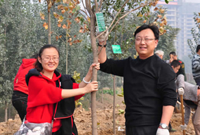 永旺濟寧購物中心舉辦“永旺故鄉(xiāng)林”公益植樹活動
