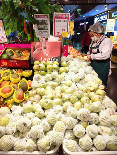 滯銷蘋果一天上餐桌 永旺超市農(nóng)超對(duì)接助民生